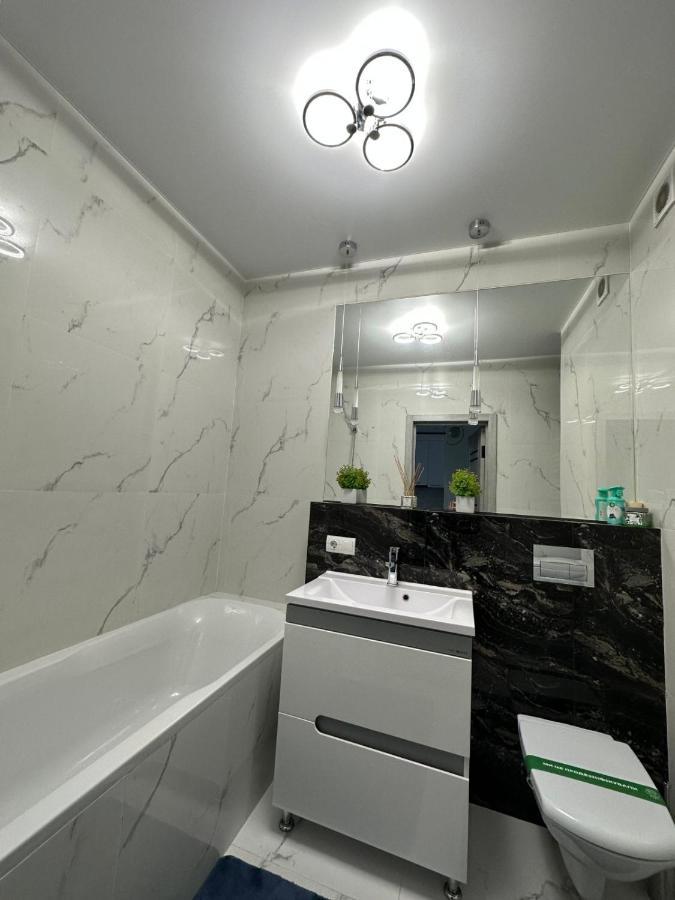 Apartamento Новобудова Сам Центр Вул Шевченка 60 Оперний 10Хв Leópolis Exterior foto